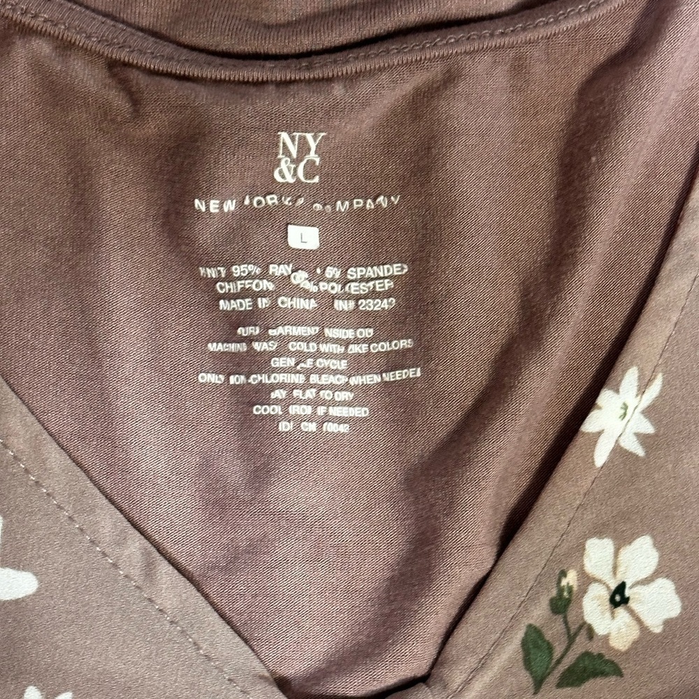 NY&Co Dusty Rose Sleeveless Blouse Size Large - Picture 3 of 3